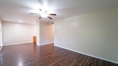 202 E Oak St in Weatherford, TX - Building Photo - Building Photo