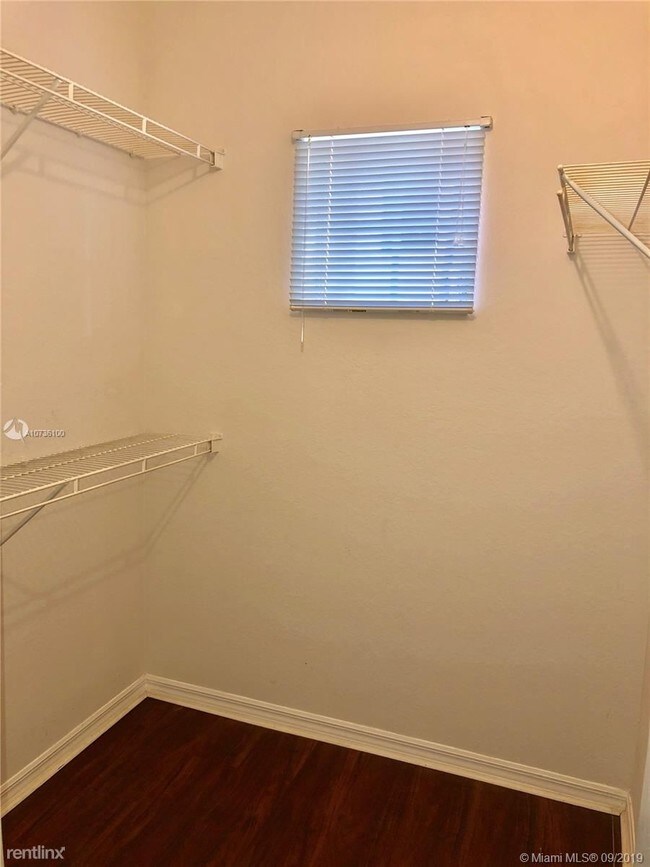 2548 Centergate Dr in Miramar, FL - Building Photo - Building Photo