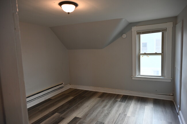 55 Lounsbury Ave in Waterbury, CT - Building Photo - Building Photo