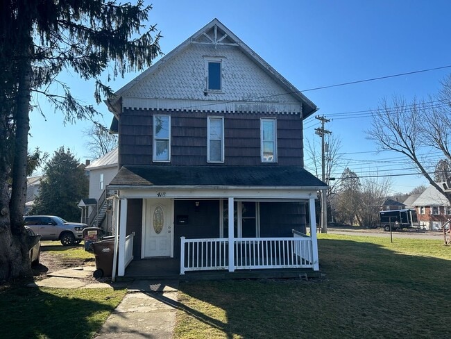 property at 418 S Center St