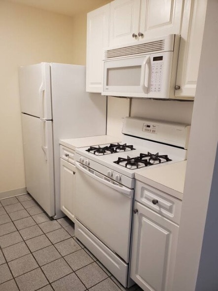 1-3, 2-4 Main St & 4th Ave Ave in Bay Shore, NY - Building Photo