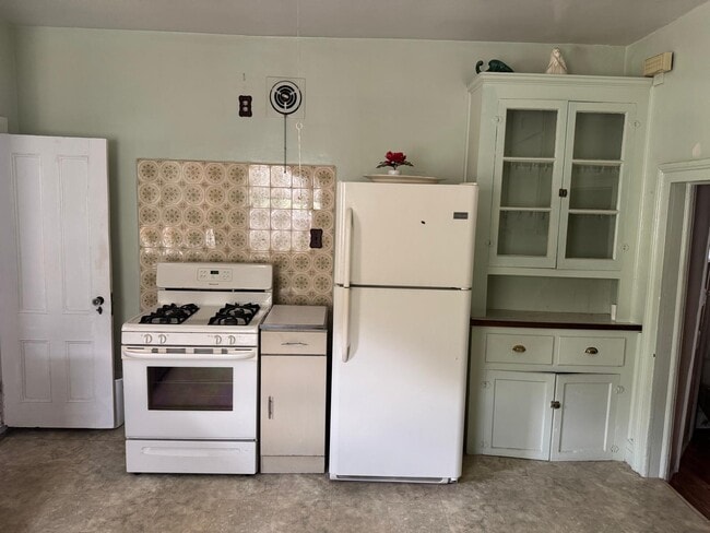 property at 112 N 6th Ave