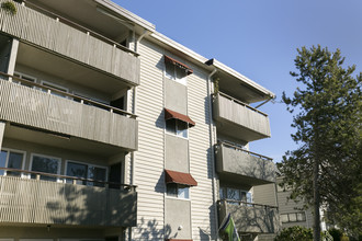 Elizabeth Apartments in Seattle, WA - Building Photo - Building Photo