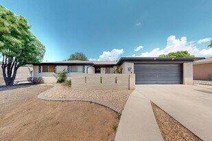 3704 Cheraz Rd NE in Albuquerque, NM - Building Photo