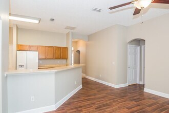 1824 Creekview Dr in Green Cove Springs, FL - Foto de edificio - Building Photo