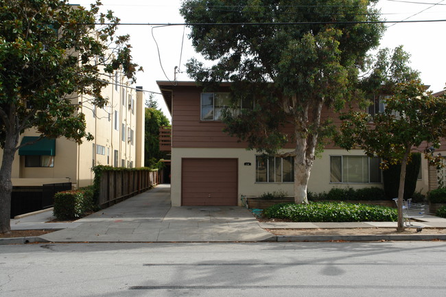 24 Lorton Ave in San Mateo, CA - Foto de edificio - Building Photo