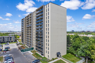 Antrim Crescent Apartments in Toronto, ON - Building Photo - Building Photo