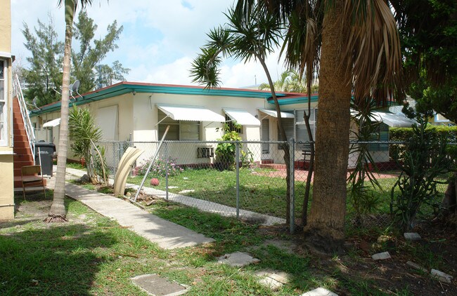 7410 Carlyle Ave in Miami Beach, FL - Building Photo - Building Photo