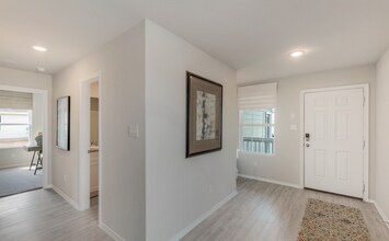 9843 Butte Crk in San Antonio, TX - Building Photo - Building Photo