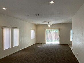 857 Park Walk Ave in Las Vegas, NV - Building Photo - Building Photo