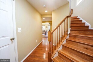 1414 Bird Watch Ct in Woodbridge, VA - Building Photo