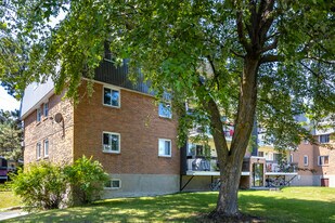 6320 Bienville in Brossard, QC - Building Photo