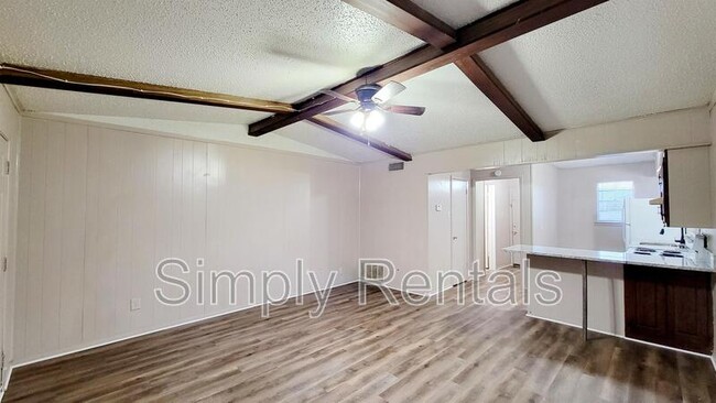 400 Bill Bradford Rd in Sulphur Springs, TX - Foto de edificio - Building Photo