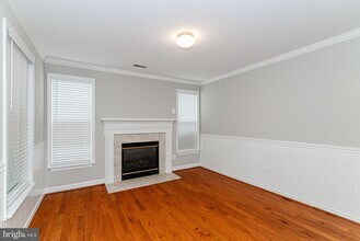 7877 Dogue Indian Cir in Lorton, VA - Building Photo - Building Photo