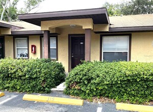 Lakeview Apartments in St. Petersburg, FL - Building Photo - Building Photo