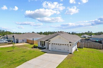 439 Sweet Blossom Bend in Freeport, FL - Building Photo - Building Photo