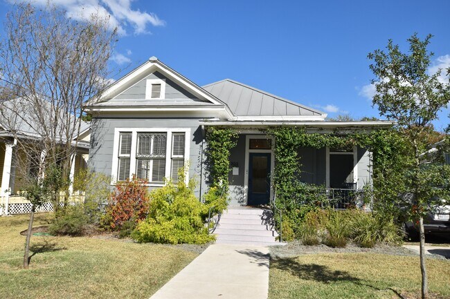 302 Cedar St in San Antonio, TX - Building Photo - Building Photo