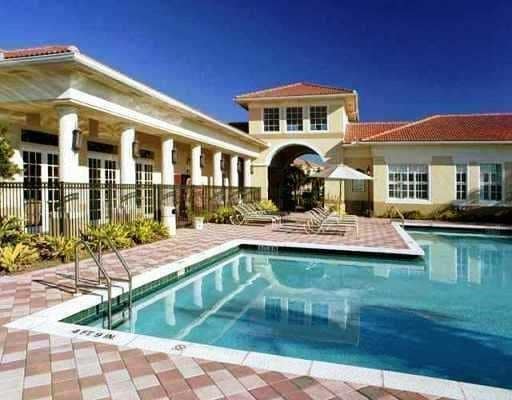 2525 Centergate Dr in Miramar, FL - Building Photo - Building Photo