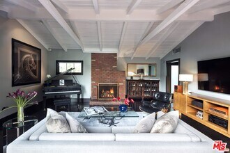 6464 Bryn Mawr Dr in Los Angeles, CA - Building Photo - Building Photo