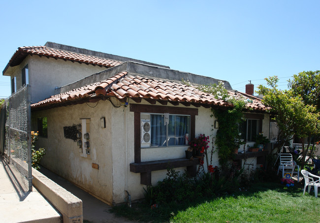 17472 Dairyview Cir in Huntington Beach, CA - Building Photo - Building Photo