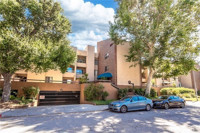 460 Oak St, Unit 318 in Glendale, CA - Building Photo