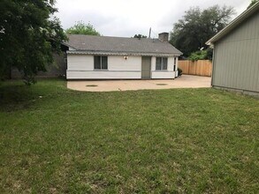 212 Barry Ln in Lancaster, TX - Building Photo - Building Photo