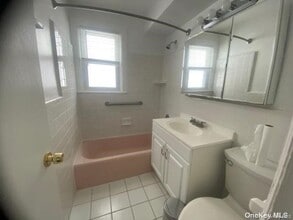 555 E State St in Long Beach, NY - Foto de edificio - Building Photo