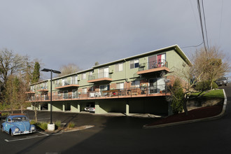 Lake Village in Portland, OR - Foto de edificio - Building Photo