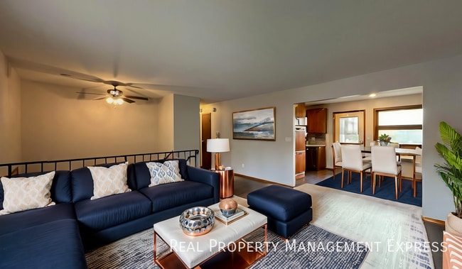 4 bed 2 bath home with attached garage! in Sioux Falls, SD - Building Photo - Building Photo