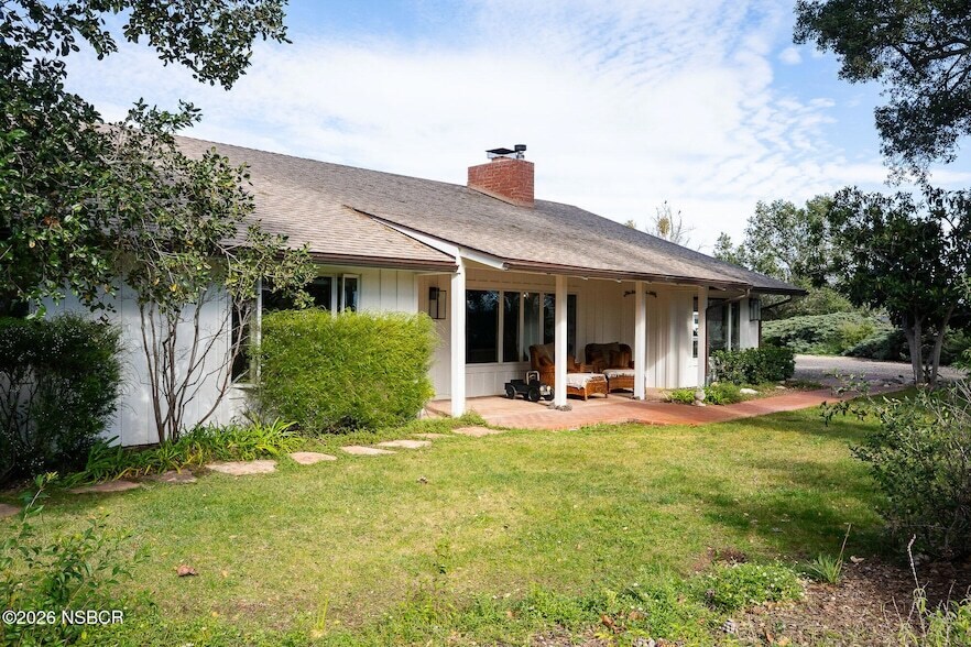 724 N Refugio Rd, Unit 201 in Santa Ynez, CA - Building Photo