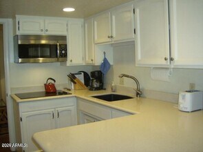 6150 N Scottsdale Rd in Paradise Valley, AZ - Building Photo - Building Photo