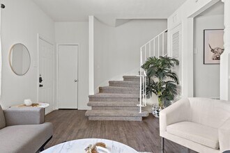 907 E Oltorf St in Austin, TX - Building Photo - Building Photo