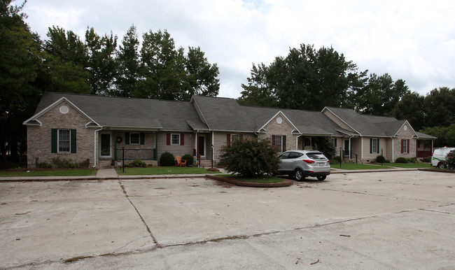 Gannon Place in Zebulon, NC - Building Photo - Building Photo