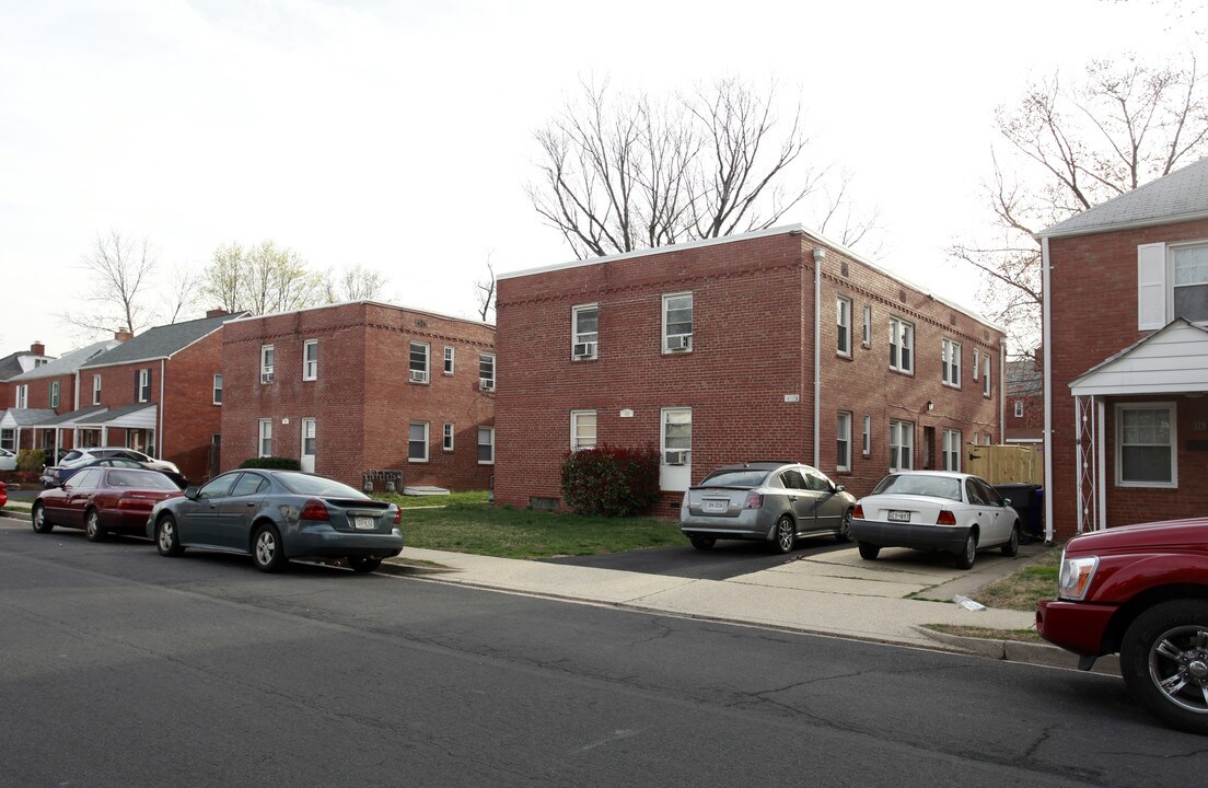 Wayne Street Apartments in Arlington, VA - Building Photo