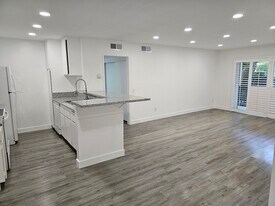 23515 Lyons Ave, Unit 169 in Santa Clarita, CA - Building Photo