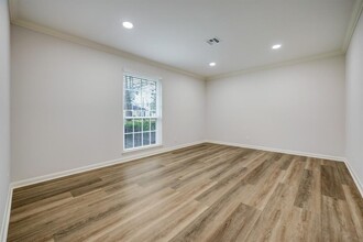 5319 Grape St in Houston, TX - Building Photo - Building Photo