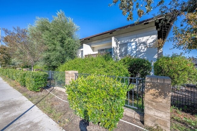 23515 Lyons Ave, Unit 201 in Santa Clarita, CA - Building Photo - Building Photo