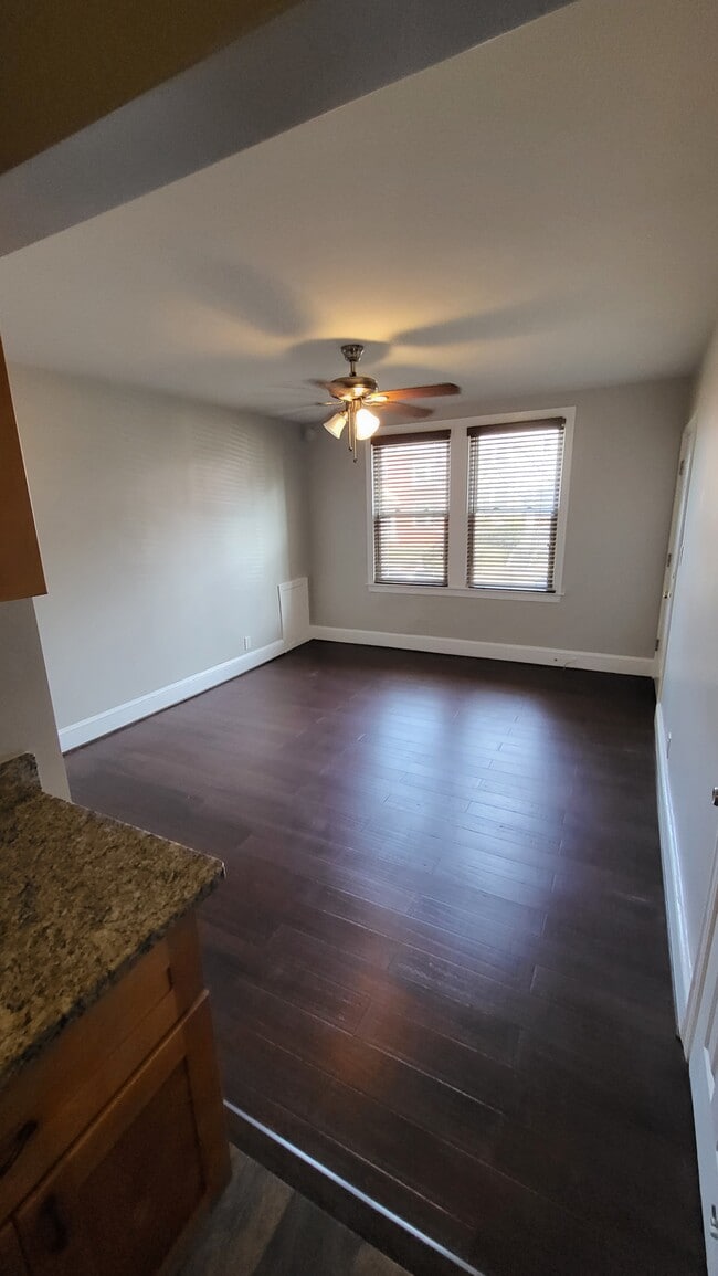 1231 Penn St NE, Unit 4 in Washington, DC - Foto de edificio - Building Photo