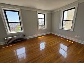 32-15 35th St in Queens, NY - Building Photo - Building Photo