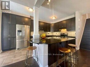 66 Escallonia Ct in Ottawa, ON - Building Photo - Building Photo