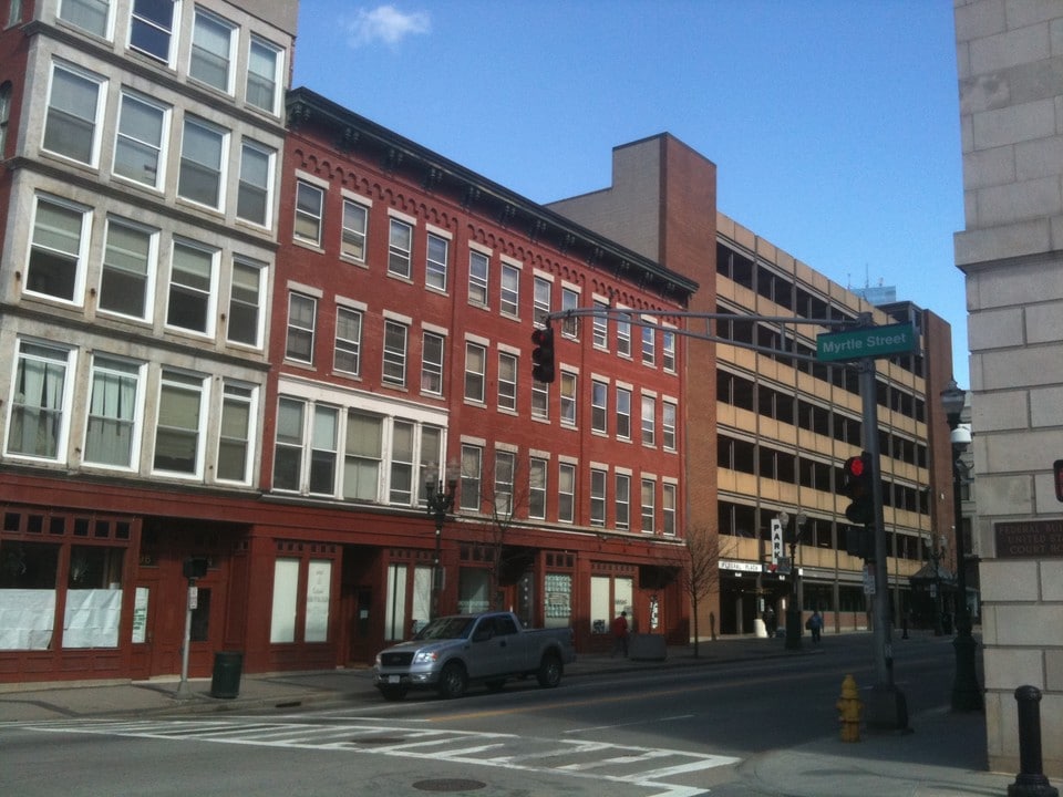 Colton Apartments in Worcester, MA - Foto de edificio
