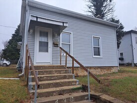 430 W Galena Ave in Freeport, IL - Building Photo