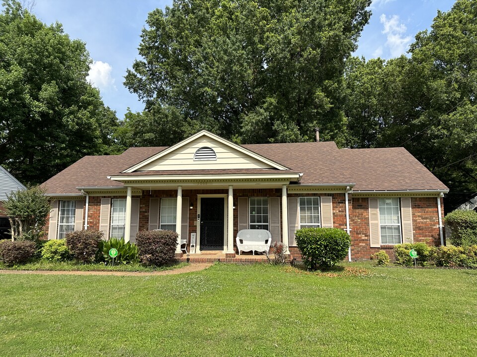 3068 S Mendenhall Rd in Memphis, TN - Building Photo