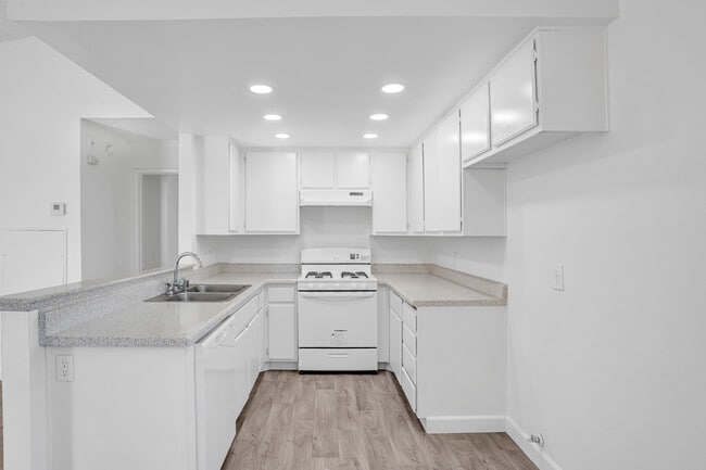 PepperTree Place in Riverside, CA - Building Photo - Interior Photo