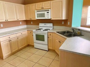 11336 NW 47th Ln in Doral, FL - Building Photo - Building Photo