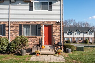 East Pointe Apartments in Waterbury, CT - Foto de edificio - Building Photo
