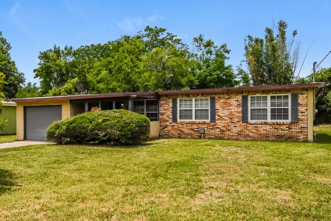 1120 Skye Dr W in Jacksonville, FL - Building Photo - Building Photo