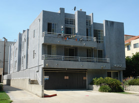 14562 Dickens St in Sherman Oaks, CA - Building Photo