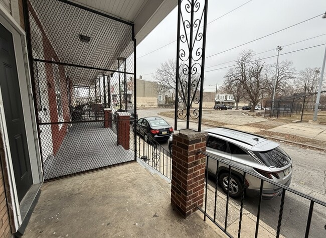 5128 Ogden St in Philadelphia, PA - Building Photo - Building Photo