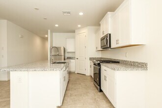 17342 W Running Deer Trl in Surprise, AZ - Foto de edificio - Building Photo